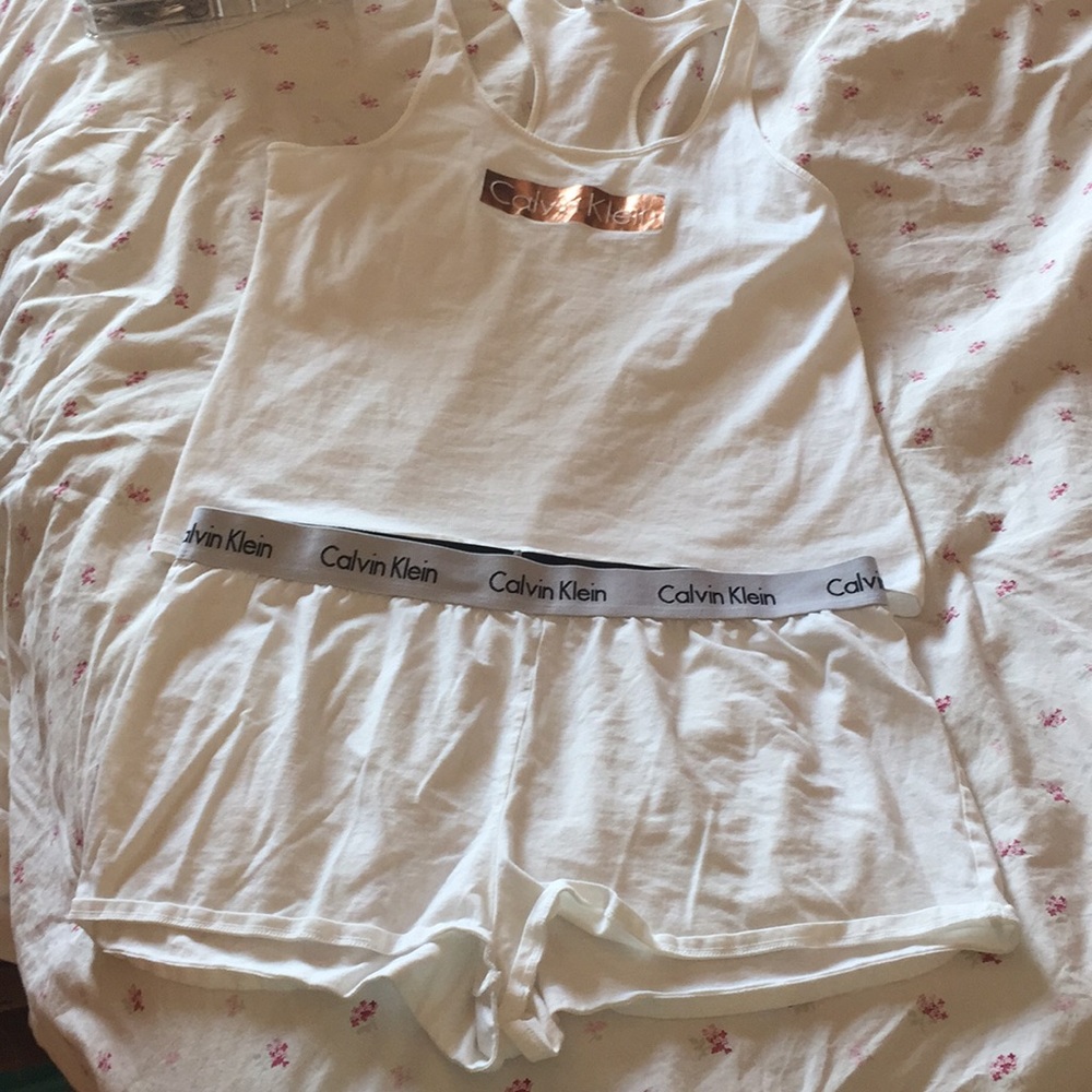 Calvin Klein soft comfy sleep set. Only tried on.